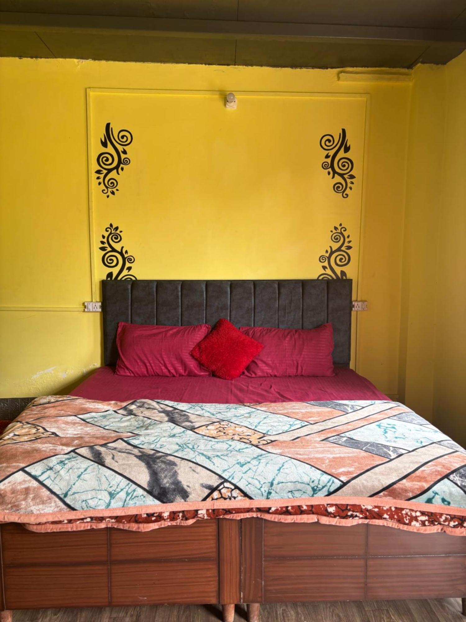 Damnbro Cafe & Stay Kasol Exterior photo