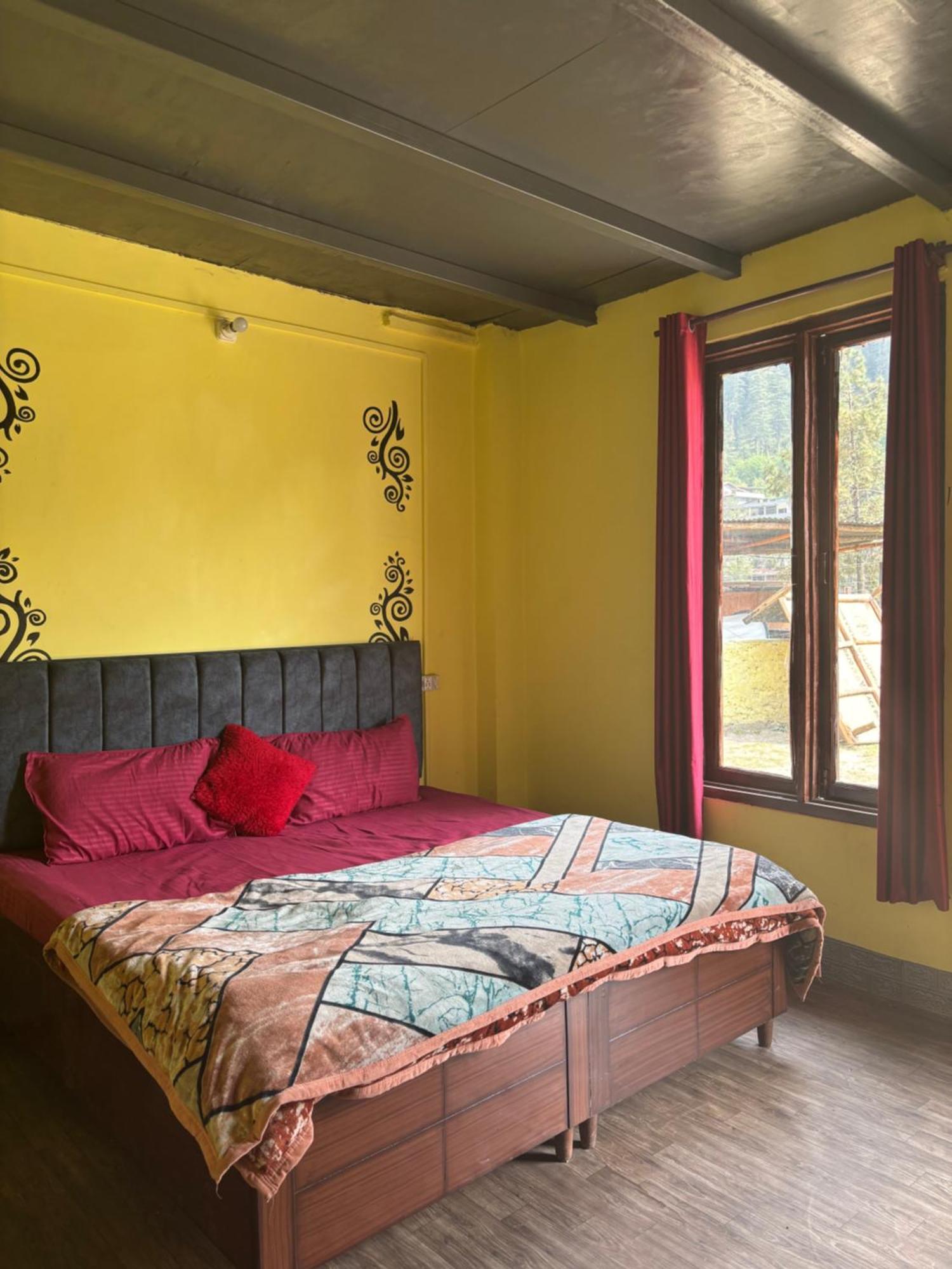 Damnbro Cafe & Stay Kasol Exterior photo